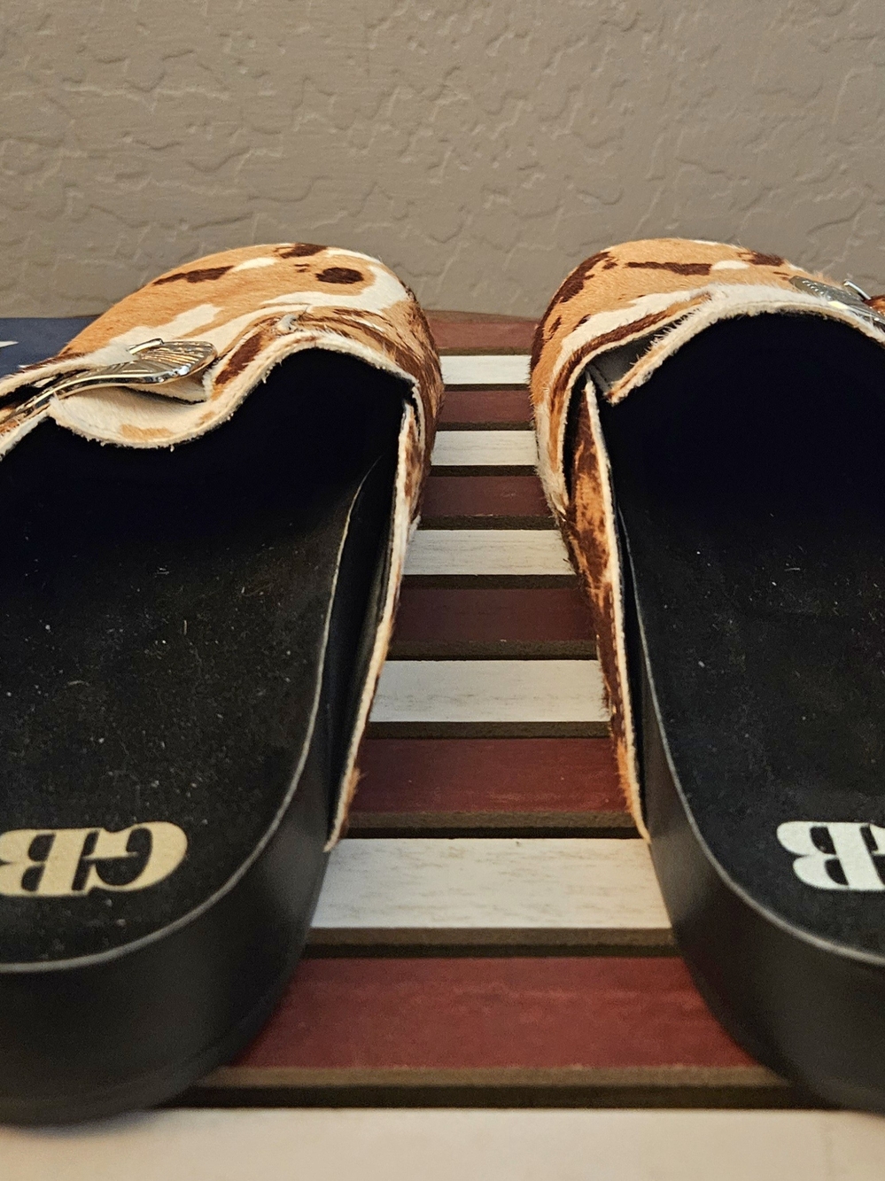 Giani Bini Cowhide Print Slip-On Mules in Brown and Cream- NWOT - Picture 3 of 4